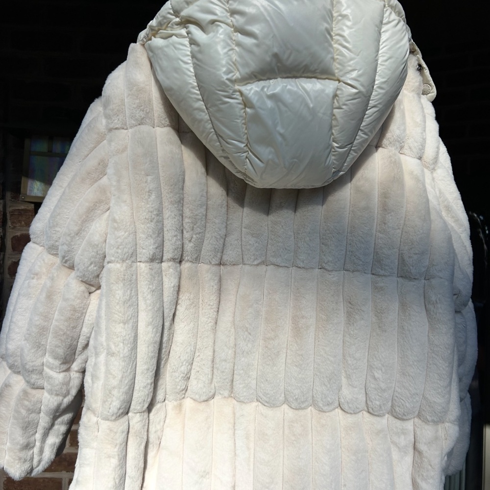 Montcler white fare faux fur detachable hood down jacket size 3NWT - Picture 15 of 16